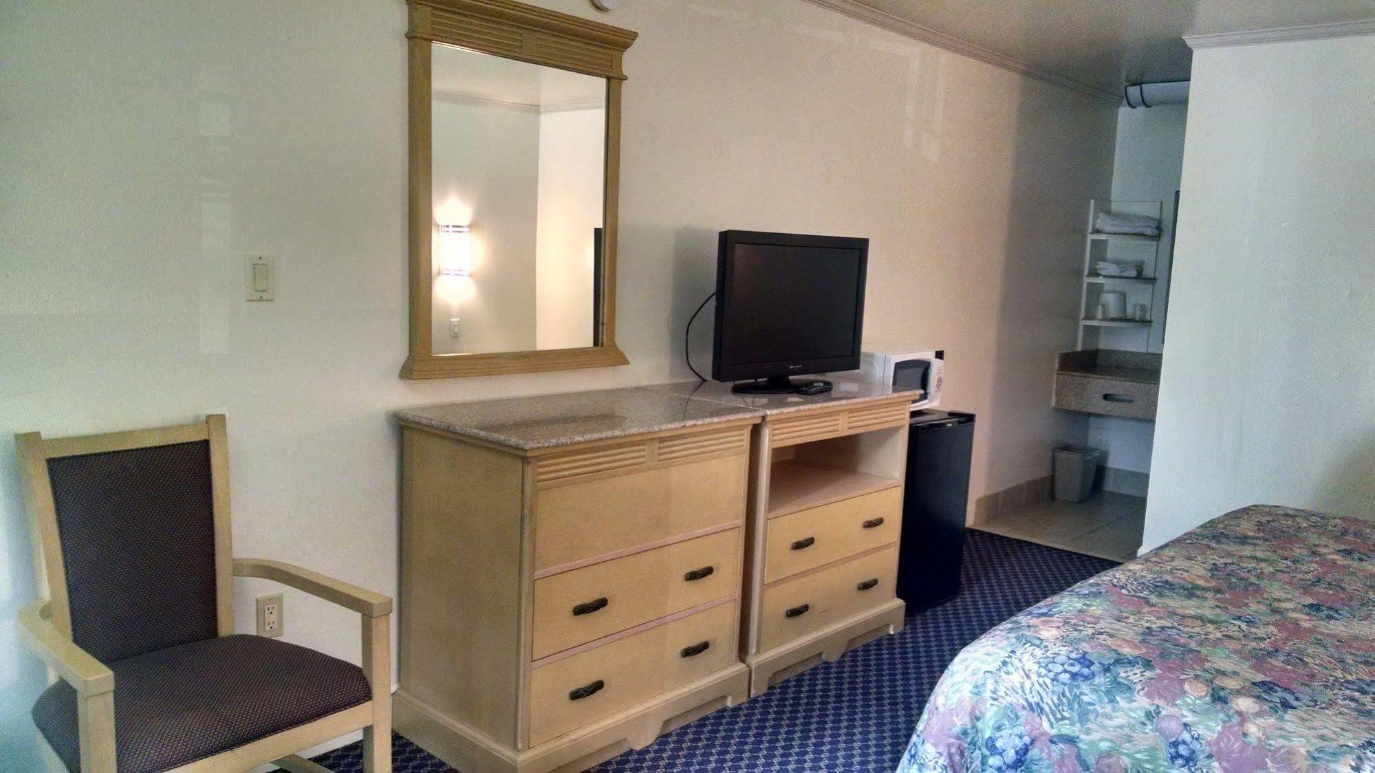 Budget Lodge Newport News Bagian luar foto