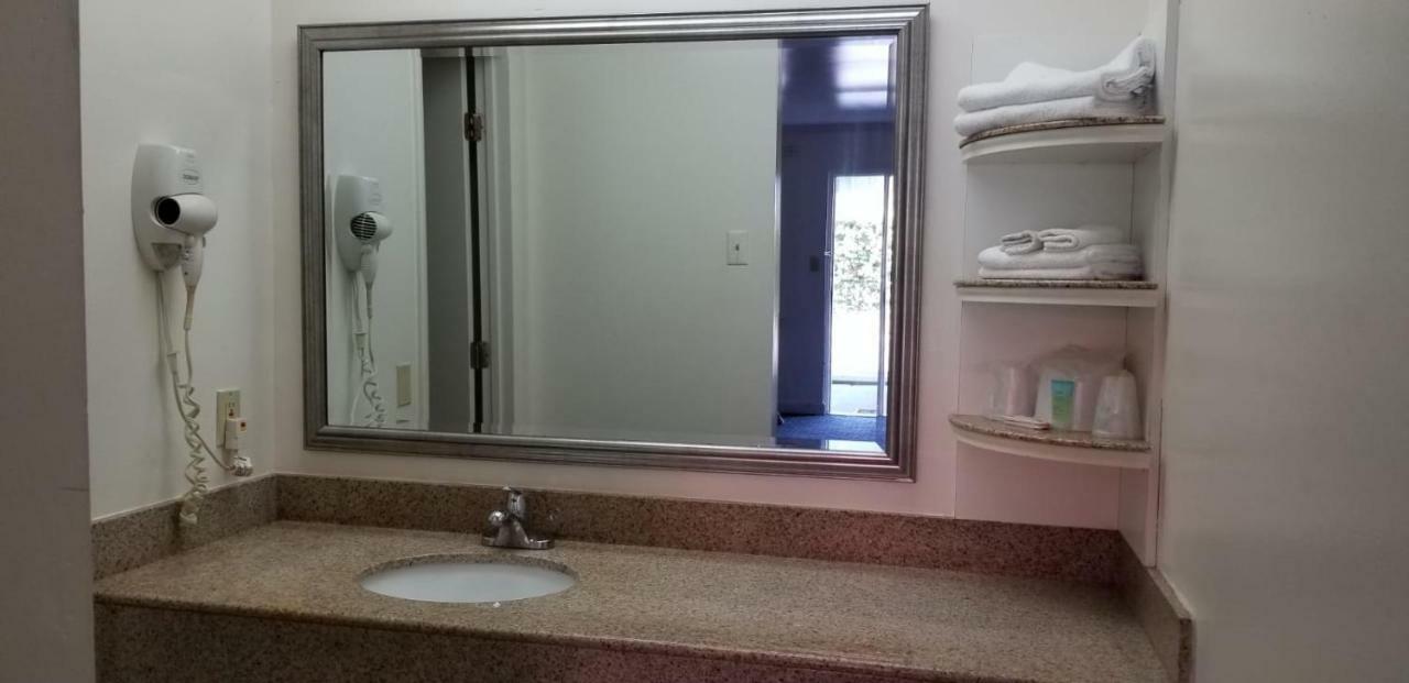 Budget Lodge Newport News Bagian luar foto
