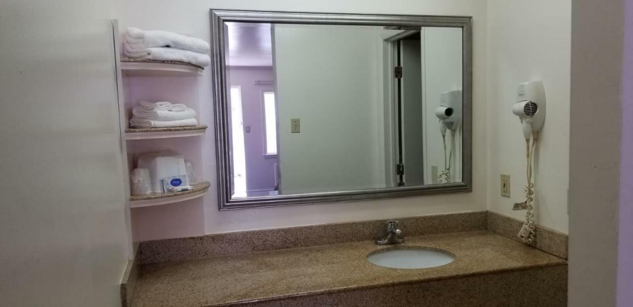 Budget Lodge Newport News Bagian luar foto